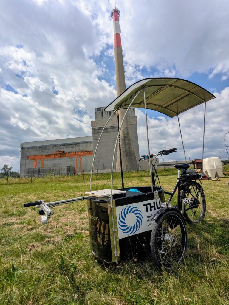SICURA-Forschungsrad vor dem (nie in Betrieb genommenen) Kernkraftwerk Zwentendorf